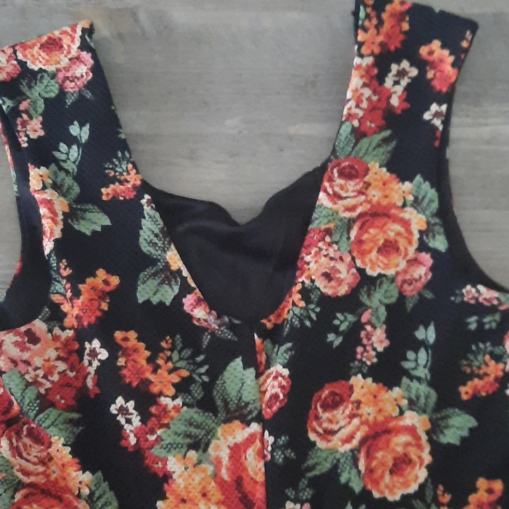 Dress‎ - Picture 6 of 6